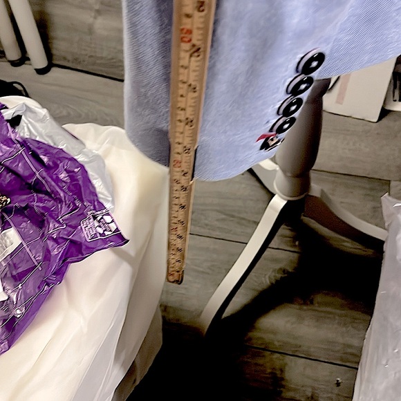 Women’s lined Tommy Hilfiger button in front blazer with pocket fronts. - Picture 9 of 10